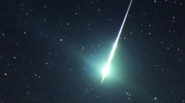 Lumină verde ciudată, observată pe cerul Italiei. Oamenii au sunat la 112