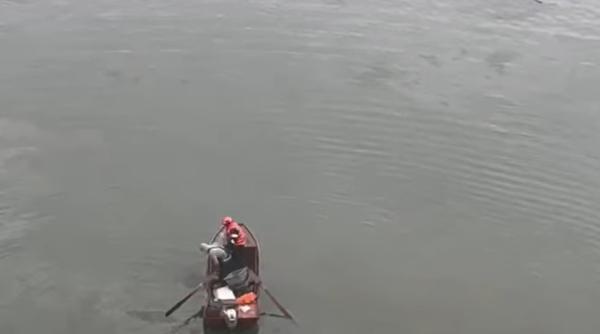 Microbuz căzut în Dunăre, după un accident pe DN6. A fost activat Planul Roșu de Intervenție