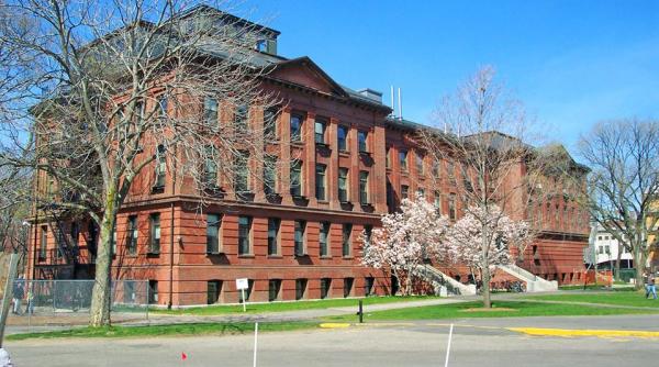 Universitatea Harvard nu cedează. Respinge cerinţele lui Trump care i-a tăiat subvenţii de 2 miliarde de dolari