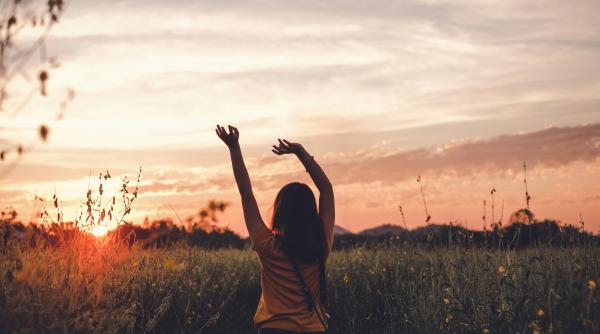 Horoscopul zilei de vineri, 2 mai 2025 – Bucurie, întâlniri și alegeri inspirate