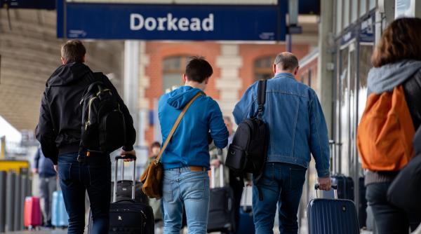 Grupare de români care fura bagajele călătorilor în gările din Germania, destructurată la Dortmund. Metodă inedită de distragere a victimelor