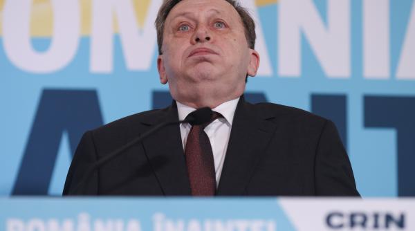 Crin Antonescu, primul mesaj după publicarea rezultatelor exit poll: "Democraţia înseamnă o bătălie"