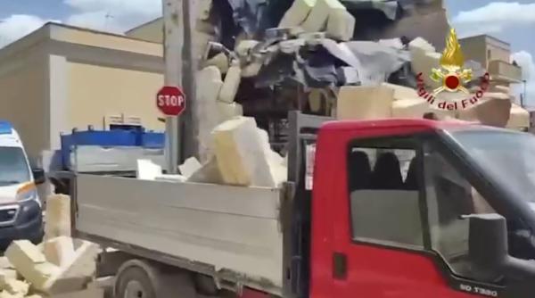 Clădire prăbușită în Italia. Patru răniți scoși de sub dărâmături de pompieri