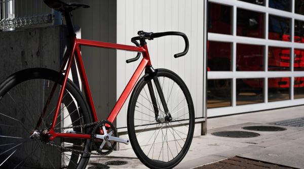 Bicicletă de lux în valoare de 4.000 de euro, furată din Germania, descoperită într-un microbuz în România