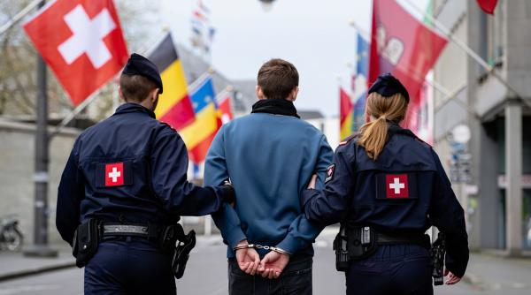 Un român din Elveția a fost arestat din nou la doar câteva ore după eliberarea condiționată. A dat vina pe "băutură"