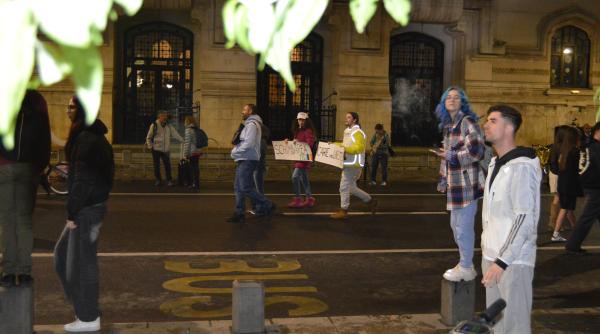 Seara în care inima României a fost albastră. Cum au sărbătorit mii de oameni în stradă victoria lui Nicușor Dan (Galerie FOTO)