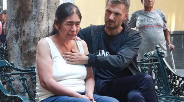 Locuitorii unui oraș din Mexic fac coadă pentru a fi "vindecați energetic" de către un român. Mircea spune că le ia durerea fără medicamente