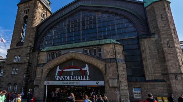 Alertă în Germania: Atac în gara din Hamburg. Cel puțin 12 persoane rănite