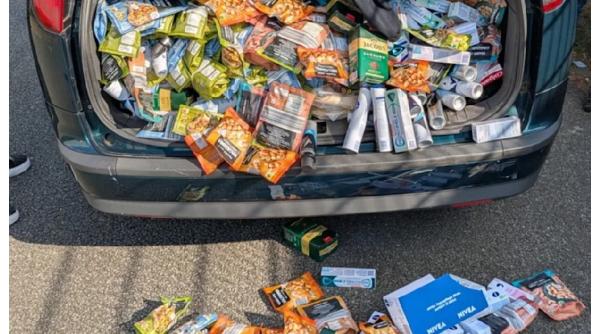 Ce au găsit polițiștii germani la doi români în mașină. Au căzut toate când au deschis portbagajul