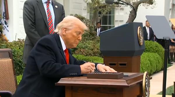 Trump s-a răzgândit și ameninţă din nou UE cu taxe vamale de 50%