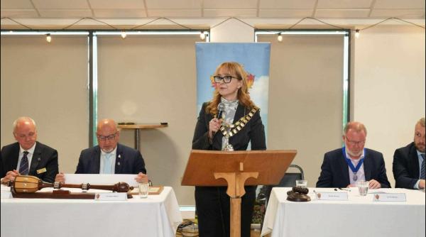 O româncă a fost aleasă primar într-un oraș din Marea Britanie. Alisa a emigrat acum 15 ani