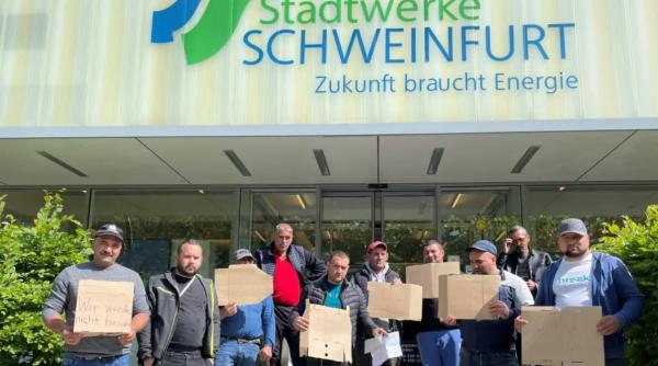 Muncitori români neplătiți, protest în fața unei primării din Germania: "Cine ne poate ajuta?" / "Nu am mâncat de trei zile"