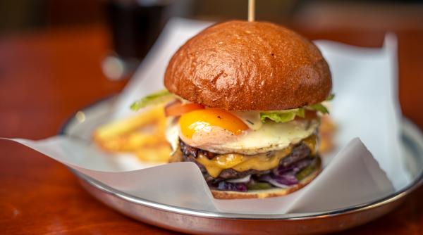 Cel mai scump hamburger din lume costă aproape 10.000 de euro. Bucătarul nu vrea să spună ce conține