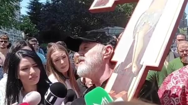 Alai de preoți și rugăciuni pe Calea Victoriei, după parada Pride. Becali: „Trebuie să sfințim locurile pline de duhuri rele”