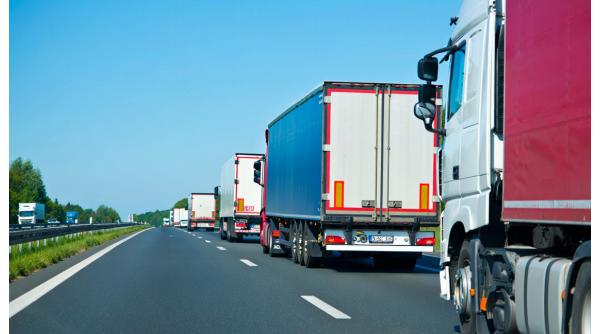 Abonamente pentru protecție de la ISCTR. Șefi și inspectori, reținuți pentru șpagă lunară de la firmele de transport 