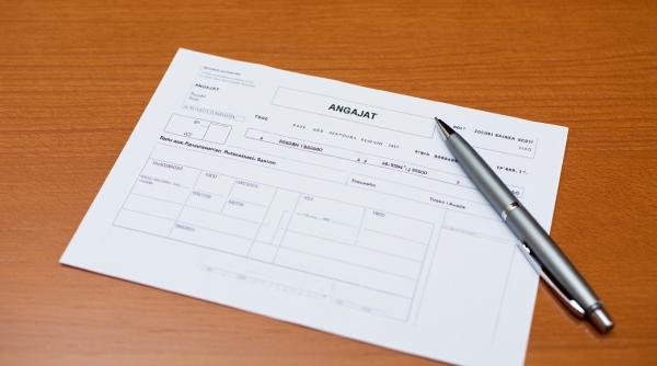 Cât câștigă pe lună un șofer pe camion, angajat în armată, fără bac. Nu lucrează weekendurile 