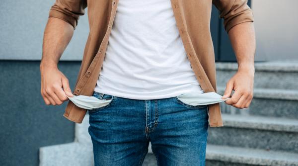 Eurostat: Tinerii din Bulgaria şi România sunt cei mai săraci din UE