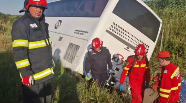 Bilanțul autocarului plin cu copii răsturnat pe A2: O persoană decedată, doi minori în stare gravă şi 18 persoane rănite uşor