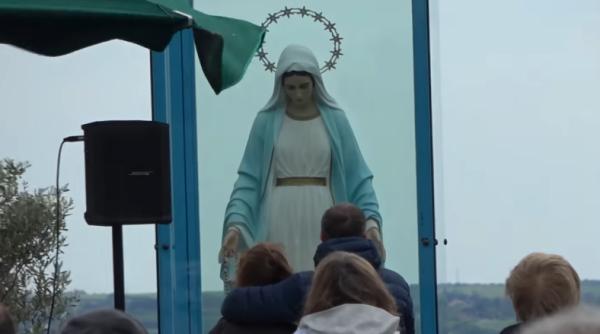 Italienii au deslușit misterul statuii Fecioarei Maria care plânge cu lacrimi de sânge. Cui aparține de fapt ADN-ul