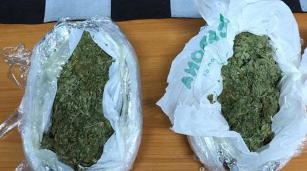 Colet cu 9 kg de cannabis primit din Spania. Bucureștean săltat de poliție 