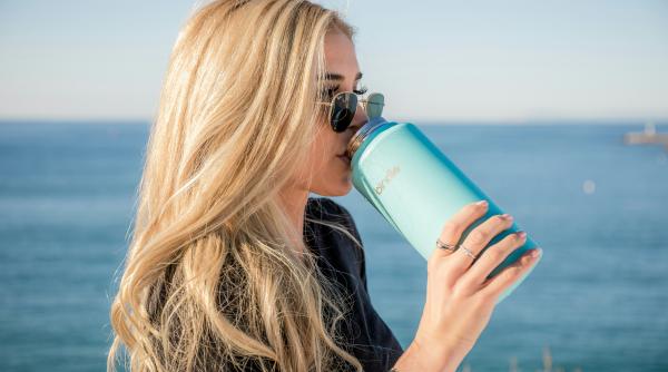 Care este cea mai bună băutură pentru hidratare? Dacă răspunsul tău este apa, e greșit
