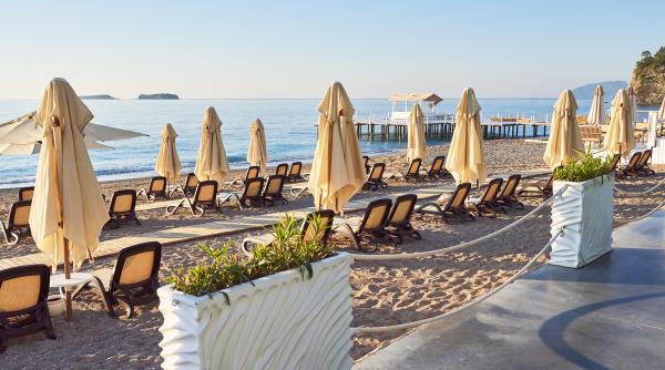 Prețuri absurde pe o insulă din Grecia: berea 100 de euro, cola 35 euro. Turiștii sunt revoltați, autoritățile au demarat controale