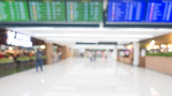 Aproape 1.000 de zboruri au fost anulate joi în Franţa din cauza grevei controlorilor de trafic aerian