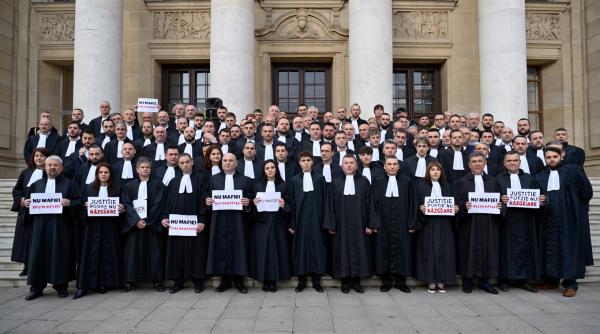 200 de judecători vor să iasă rapid la pensie de teamă că își pierd pensiile speciale. Protest față de UE 