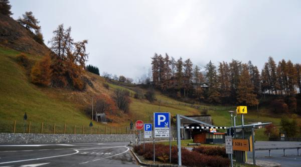 Un bărbat a sunat la poliție să anunțe că și-a uitat soția într-o parcare de pe autostradă, dar nu mai știe care