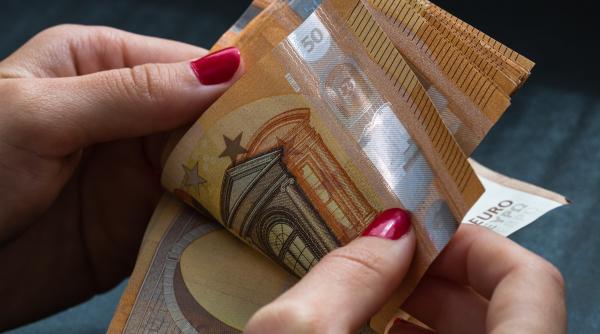 Se schimbă banii în toată Europa. Iată de când vor intra în circulație 