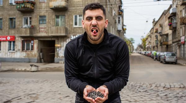 Angajatorii, disperați. Peste 500 000 de tineri români până în 30 de ani stau pe banii părinților: "Nu sunt înscriși nici la școli"