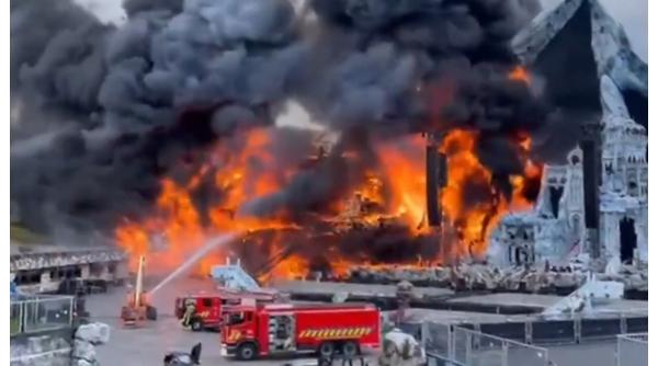 Incendiu devastator la Tommorowland, cel mai mare festival din Europa. Scena principală, mistuită de flăcări