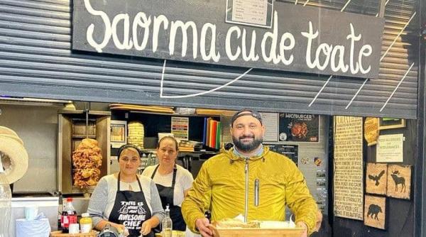 Conceptul românesc de „shaorma cu de toate” a ajuns până la Londra. Romanii au testat-o gratis la deschidere