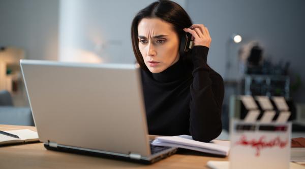 O directoare de 39 de ani de la stat a furat 900 000 euro din încasări pe care i-a cheltuit "ca un bărbat" 