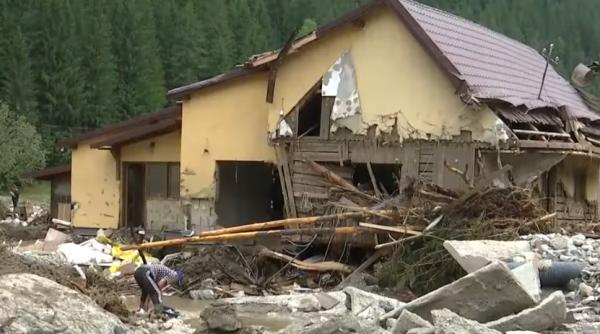 Guvernul trimite ajutoare din rezerva de stat locuitorilor din Suceava şi Neamţ afectați de inundațiile severe