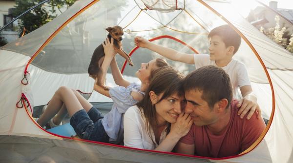 Cum să te bucuri de camping în timpul liber alături de familie