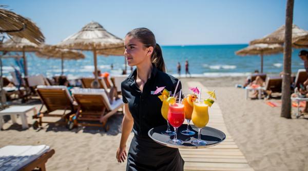 Angajații din Italia se plâng de salariile de pe litoral. Patronii contraatacă: "A stat o oră și a dispărut" 