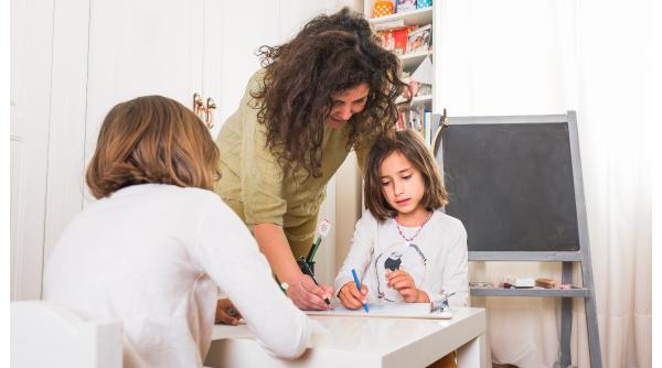 Sondaj ȘtiriDiaspora.ro: Rolul voluntarilor în păstrarea limbii române peste hotare nu este suficient de cunoscut