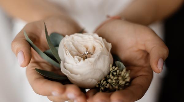 Horoscop 22 august 2025: Berbecii au inspirație, bat clopote de nuntă pentru o zodie - previziuni complete