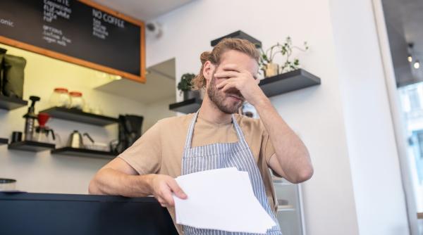 O sută de euro pe zi pentru ture de 12 ore. De ce nu mai vrea nimeni să lucreze în restaurantele din Italia