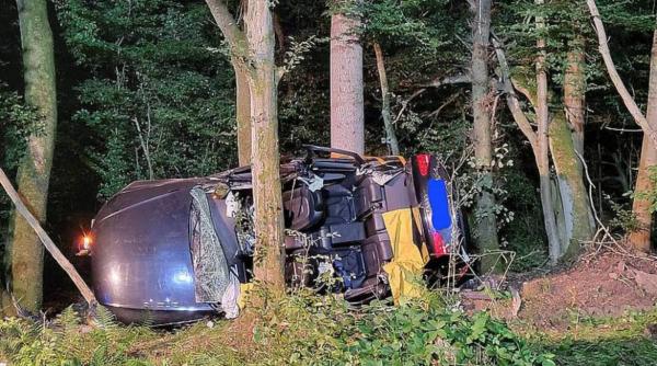 Patru români morți într-un accident cumplit în Germania. Mașina lor s-a izbit de copaci și s-a răsturnat