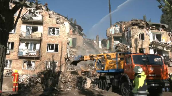 Rusia a bombardat masiv noaptea trecută Kievul: 8 morți și 45 de răniți. Țintele: zone rezidențiale