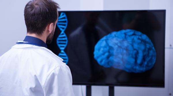 Studiu: în ciuda predispoziției genetice, mersul pe jos zilnic, reduce riscul de Alzheimer