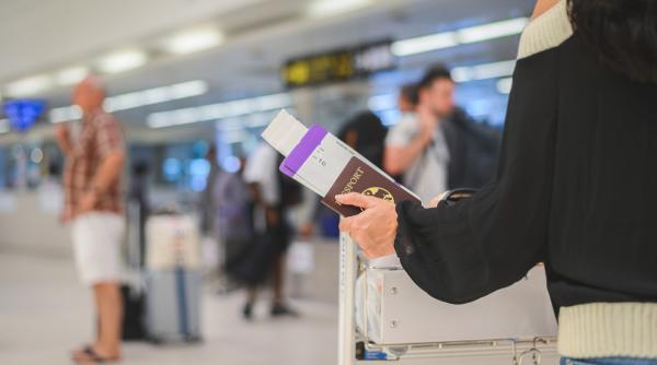 Sute de români au rămas blocați în Grecia, Cipru și Spania după ce agenția Cocktail Holidays a intrat în colaps financiar