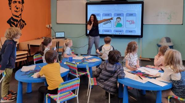 Școala Românească din Haga – unde identitatea românească prinde rădăcini în diaspora