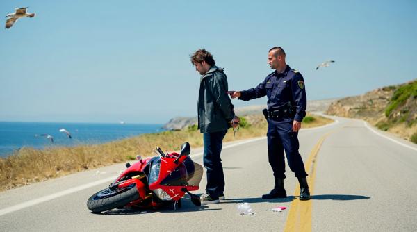 Un turist român stabilit în Austria a băut prea mult și a furat o motocicletă. Tot el a depus plângere după ce a fost bătut de proprietar