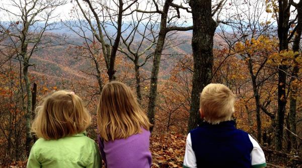 "Copiii cu dublă identitate" din diaspora. Luiza Dinică Diculescu: „Se rușinează să vorbească limba română pentru că 'cineva' s-a străduit foarte mult să își critice țara” / VIDEO