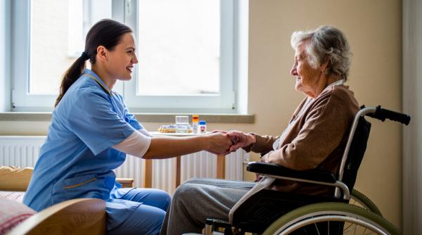 Ce pensie va avea o îngrijitoare româncă după 20 de ani de muncă în Germania sau Austria