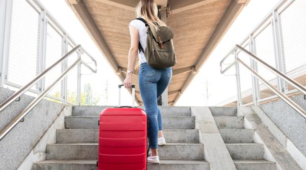 Peste 500.000 de români își doresc să părăsească țara în următorul an (studiu)