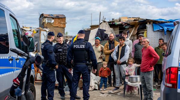 Românii fără joburi, luați cu "asalt" în cel mai sărac oraș din Germania. Li se demolează locuințele ilegale: "Doar 13% din ei muncesc" 